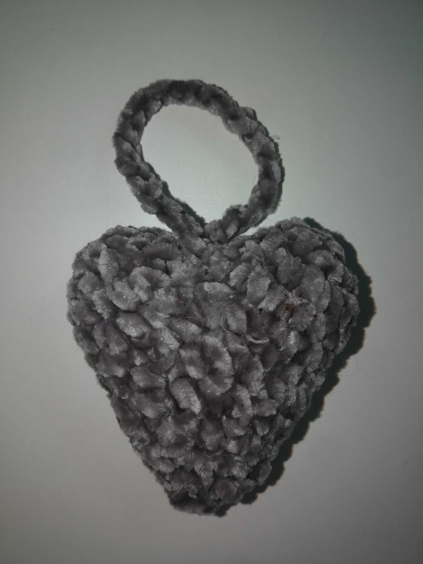 Crochet cœur gris à suspendre
